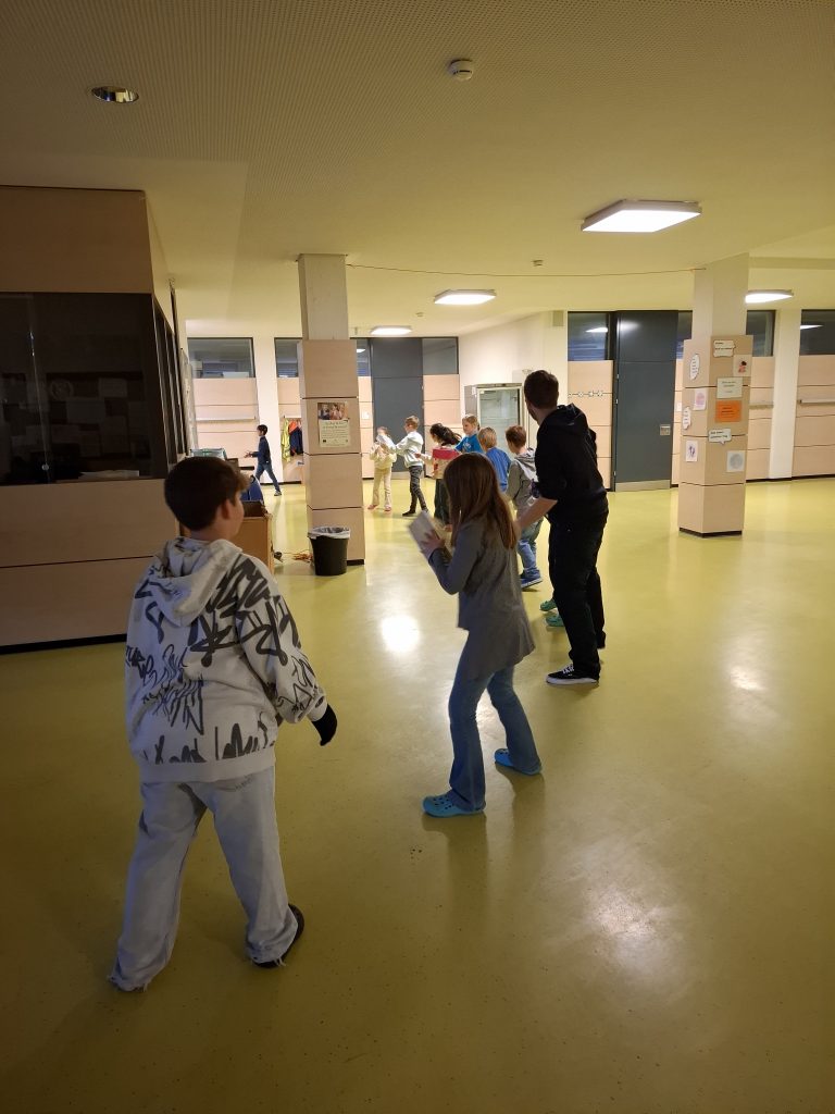 Verladekette im Schulhause